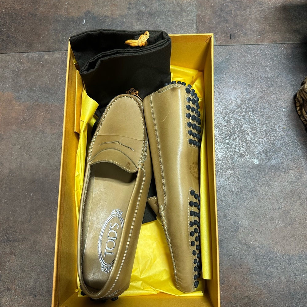 Tod's Tan Leather Moccasin Loafers Slip-Ons